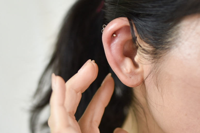 耳軟骨ピアス